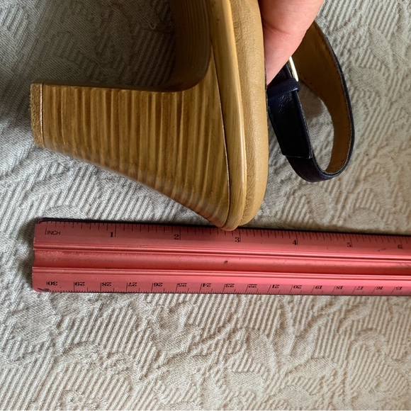 Soft spots leather sandals with 3” heels size 11WW, navy and camel - Picture 2 of 12